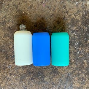 Three 500 ml bkr sleeves and one bkr bottle